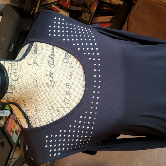 Venus size Large black cold shoulder shirt *only wore once* - Picture 4 of 10